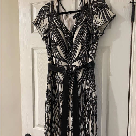 R&M Richards Black and Silver Sequin Maxi Gown Size 16 NWT - Picture 5 of 10
